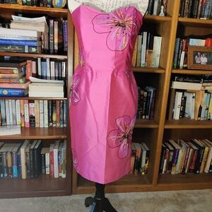 𝅺siri fuschia embroidered strapless cocktail dress size 6 euc.
